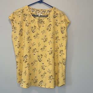 Maurices Sleeveless / Cap Sleeve Top